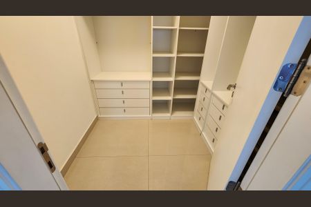 Apartamento para alugar com 360m², 4 quartos e 4 vagasCloset da suíte 1