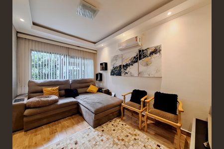 Casa à venda com 149m², 3 quartos e 2 vagasSala