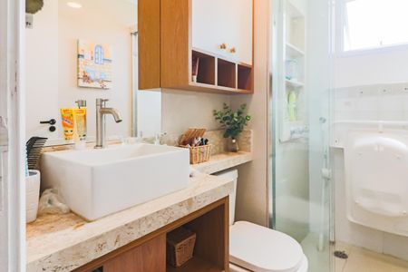 Apartamento à venda com 65m², 2 quartos e 1 vaga Apartamento à venda com 65m², 2 quartos e 1 vagaBanheiro Social