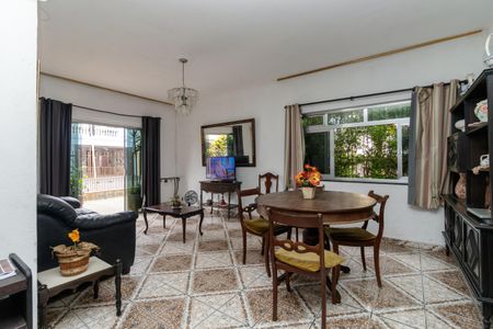 Casa para alugar com 142m², 4 quartos e 3 vagasSala