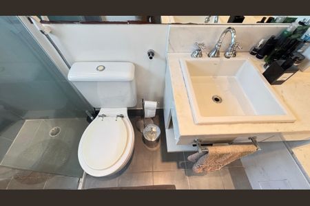 Apartamento à venda com 78m², 2 quartos e 2 vagasBanheiro da Suíte