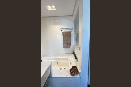 Apartamento à venda com 78m², 2 quartos e 2 vagasBanheiro da Suíte