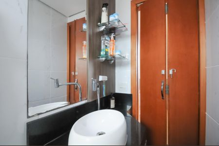 Apartamento à venda com 74m², 3 quartos e 1 vagaBanheiro da Suíte
