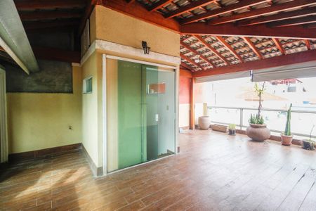 Casa de condomínio à venda com 161m², 3 quartos e 3 vagasChurrasqueira