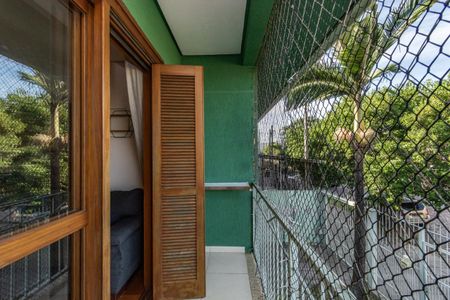 Casa à venda com 250m², 4 quartos e 2 vagas Casa à venda com 250m², 4 quartos e 2 vagasSacada