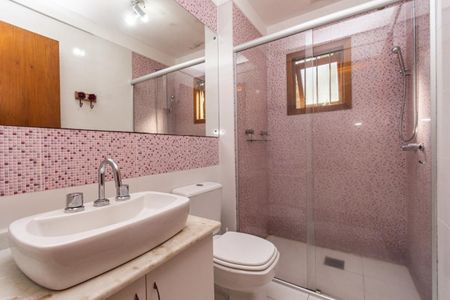 Casa à venda com 250m², 4 quartos e 2 vagas Casa à venda com 250m², 4 quartos e 2 vagasBanheiro 1