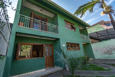 Casa à venda com 250m², 4 quartos e 2 vagas Casa à venda com 250m², 4 quartos e 2 vagasFachada