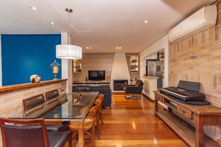 Casa à venda com 250m², 4 quartos e 2 vagas Casa à venda com 250m², 4 quartos e 2 vagasSala de Jantar