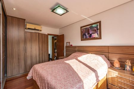 Casa à venda com 250m², 4 quartos e 2 vagas Casa à venda com 250m², 4 quartos e 2 vagasQuarto 1