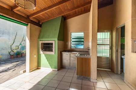 Casa à venda com 250m², 4 quartos e 2 vagas Casa à venda com 250m², 4 quartos e 2 vagasÁrea comum - Churrasqueira