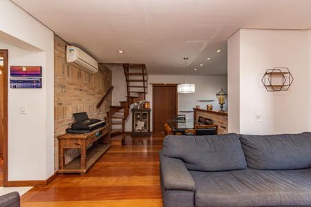 Casa à venda com 250m², 4 quartos e 2 vagas Casa à venda com 250m², 4 quartos e 2 vagasSala