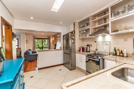 Casa à venda com 250m², 4 quartos e 2 vagas Casa à venda com 250m², 4 quartos e 2 vagasCozinha 1