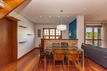 Casa à venda com 250m², 4 quartos e 2 vagas Casa à venda com 250m², 4 quartos e 2 vagasSala de Jantar