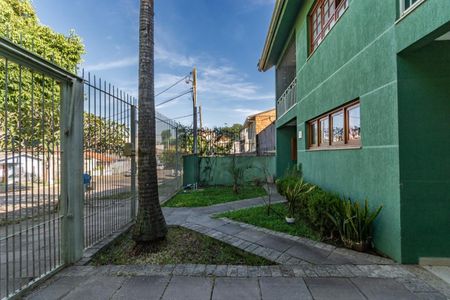 Casa à venda com 250m², 4 quartos e 2 vagas Casa à venda com 250m², 4 quartos e 2 vagasFachada