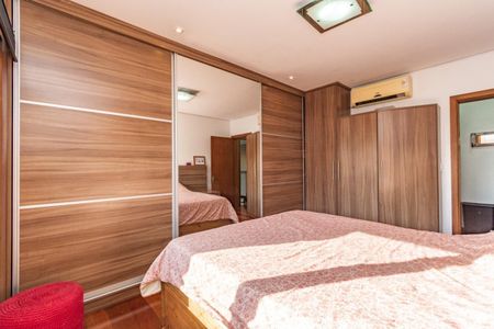 Casa à venda com 250m², 4 quartos e 2 vagas Casa à venda com 250m², 4 quartos e 2 vagasQuarto 1