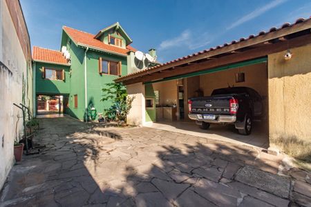 Casa à venda com 250m², 4 quartos e 2 vagas Casa à venda com 250m², 4 quartos e 2 vagasGaragem