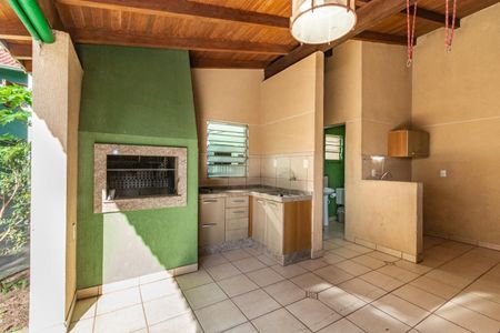 Casa à venda com 250m², 4 quartos e 2 vagas Casa à venda com 250m², 4 quartos e 2 vagasÁrea comum - Churrasqueira