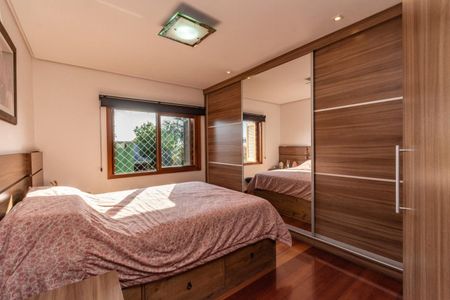 Casa à venda com 250m², 4 quartos e 2 vagas Casa à venda com 250m², 4 quartos e 2 vagasQuarto 1