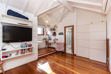 Casa à venda com 250m², 4 quartos e 2 vagas Casa à venda com 250m², 4 quartos e 2 vagasSuíte