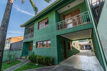 Casa à venda com 250m², 4 quartos e 2 vagas Casa à venda com 250m², 4 quartos e 2 vagasFachada