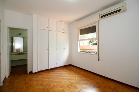 Casa à venda com 151m², 3 quartos e 2 vagasSuíte