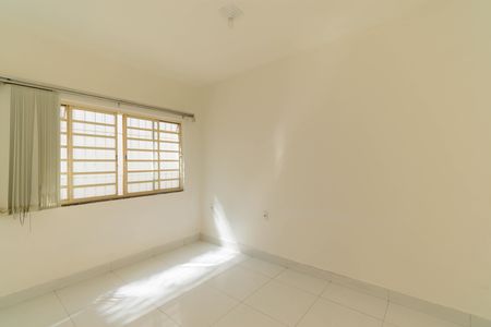 Casa para alugar com 30m², 1 quarto e sem vaga Casa para alugar com 30m², 1 quarto e sem vagaSala/Quarto