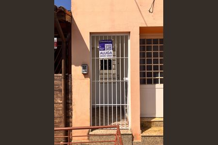 Casa para alugar com 30m², 1 quarto e sem vaga Casa para alugar com 30m², 1 quarto e sem vagaFachada e Placa