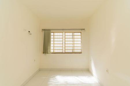 Casa para alugar com 30m², 1 quarto e sem vaga Casa para alugar com 30m², 1 quarto e sem vagaSala/Quarto
