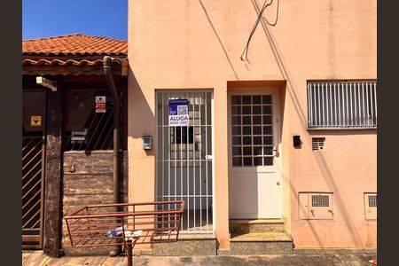 Casa para alugar com 30m², 1 quarto e sem vaga Casa para alugar com 30m², 1 quarto e sem vagaFachada