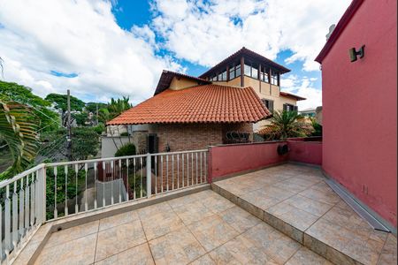 Casa à venda com 527m², 5 quartos e 3 vagasVaranda 1