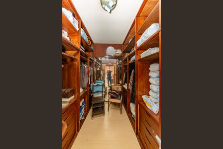 Casa à venda com 527m², 5 quartos e 3 vagasCloset da suíte 1