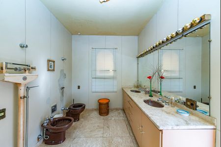 Casa à venda com 527m², 5 quartos e 3 vagasBanheiro da Suíte 1