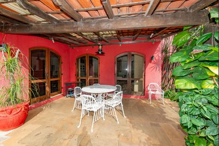 Casa à venda com 527m², 5 quartos e 3 vagasVaranda 2