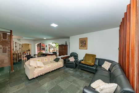 Casa à venda com 527m², 5 quartos e 3 vagasSala 4