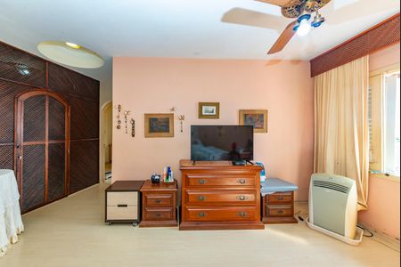 Casa à venda com 527m², 5 quartos e 3 vagasSuíte 1