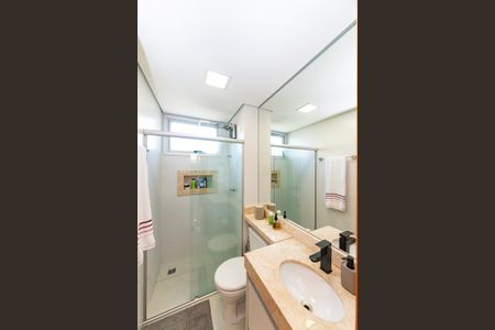 Apartamento à venda com 63m², 2 quartos e 2 vagas Apartamento à venda com 63m², 2 quartos e 2 vagasBanheiro da Suíte