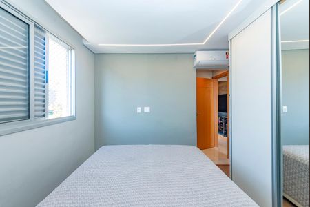Apartamento à venda com 63m², 2 quartos e 2 vagas Apartamento à venda com 63m², 2 quartos e 2 vagasSuíte