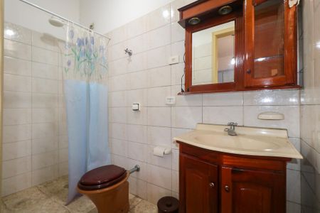 Casa à venda com 100m², 1 quarto e sem vaga Casa à venda com 100m², 1 quarto e sem vagaBanheiro