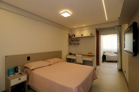 Apartamento à venda com 275m², 4 quartos e 4 vagasSuíte 2