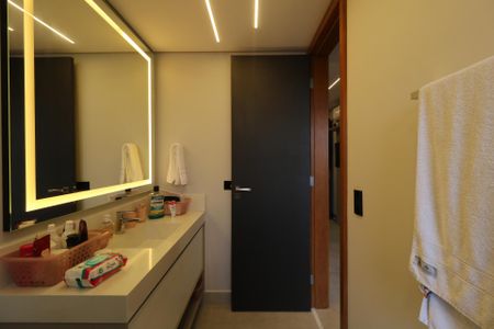 Apartamento à venda com 275m², 4 quartos e 4 vagasBanheiro da Suíte 3