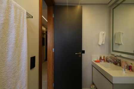 Apartamento à venda com 275m², 4 quartos e 4 vagasBanheiro da Suíte 2