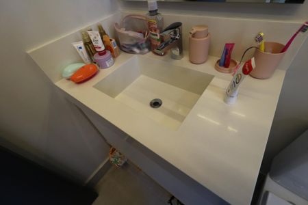 Apartamento à venda com 275m², 4 quartos e 4 vagasBanheiro da Suíte 2 - Pia