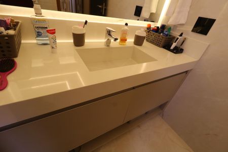 Apartamento à venda com 275m², 4 quartos e 4 vagasBanheiro da Suíte Master - Pia