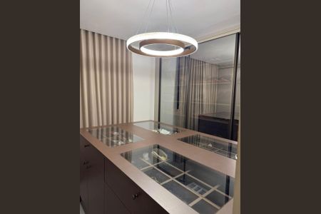 Apartamento à venda com 123m², 2 quartos e 2 vagas Apartamento à venda com 123m², 2 quartos e 2 vagasCloset da suíte