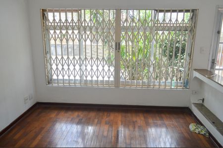 Casa à venda com 200m², 3 quartos e 3 vagasSala