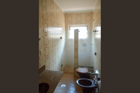 Casa à venda com 200m², 3 quartos e 3 vagasBanheiro 2