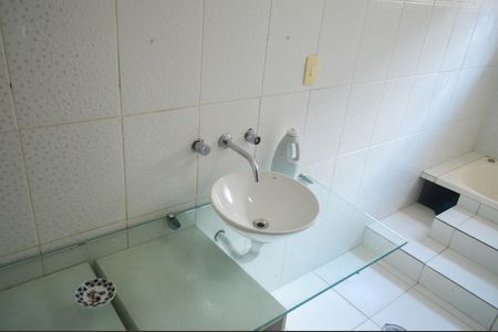 Casa à venda com 200m², 3 quartos e 3 vagasBanheiro 2