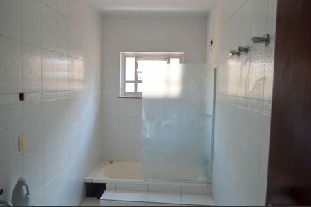 Casa à venda com 200m², 3 quartos e 3 vagasBanheiro 2