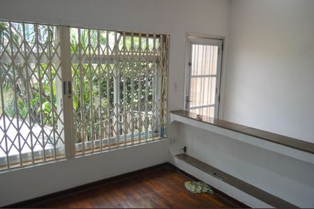 Casa à venda com 200m², 3 quartos e 3 vagasSala