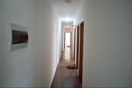 Casa à venda com 200m², 3 quartos e 3 vagasCorredor 